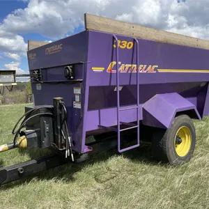 2001 CATTLELAC 330 Feed Mixer Wagon w/ Weigh-Tronix 615 Scale, 540 PTO., 1 Owner