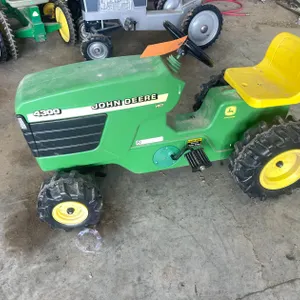John Deere 4300 HST Pedal Tractor