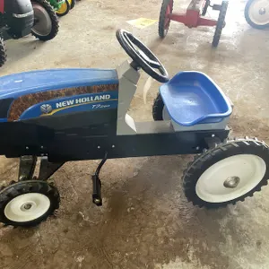 New Holland T7.260 Pedal Tractor