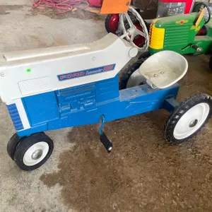 Ford Commander 6000 Pedal Tractor