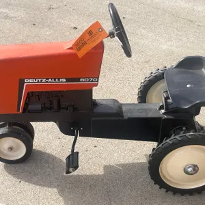 Deutz-Allis 8070 Pedal Tractor