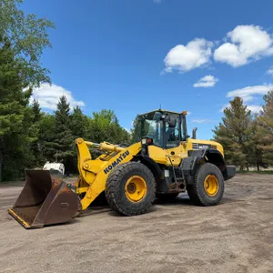 2016 Komatsu WA320