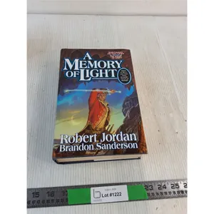 A Memory Of Light By Robert Jordan & Brandon Sanderson ( as is)