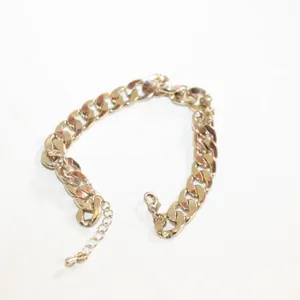 GOLD PLATED CUBAN CURB LINK CHAIN BRACE.