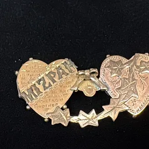 APPROX 9K BROOCH (2.7G)