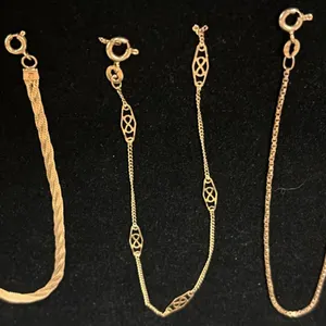 THREE APPROX 10K BRACELETS (7", 4.4G)