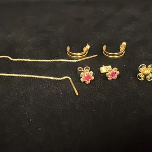 FOUR PAIRS APPROX 9K+ EARRINGS WITH ASSORTED SETTINGS (3G)