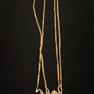 APPROX 10K CHAIN (20") WITH APPROX 10K FLORAL PENDANT (3.9G)