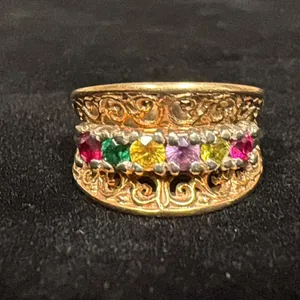 APPROX 10K LADIES RING SET WITH RED, YELLOW, MAUVE & GREEN STONES (5.8G)