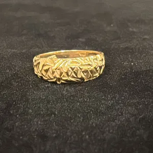 APPROX 14K LADIES RING (3.4G)