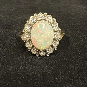 APPROX 14K LADIES CLUSTER RING SET WITH OPAL AND DIAMONDS (.015CT, 3.9G)