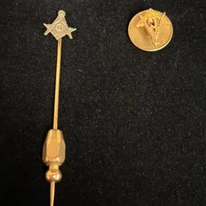 APPROX 14K STICK PIN & APPROX 10K TIE TACK (1.5G)