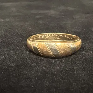 APPROX 10K MENS RING (4.9G)