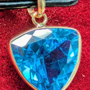 10K(0.95G), BLUE TOPAZ (3.7CT) PENDANT, SUGGESTED RETAIL VALUE $600