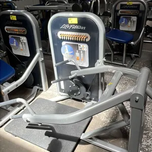 LIFE FITNESS CIRCUIT SERIES SQUAT MACHINE