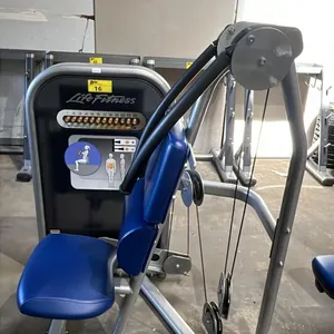 LIFE FITNESS CIRCUIT SERIES AB CRUNCH MACHINE