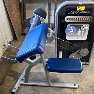 LIFE FITNESS CIRCUIT SERIES BICEPS CURL MACHINE