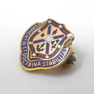 10KT GOLD & ENAMEL QUEENS U LAPEL PIN 1.3g $80