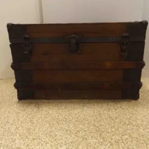 Vintage Flat-Top Steamer Trunk 32"Wide X 18"Deep