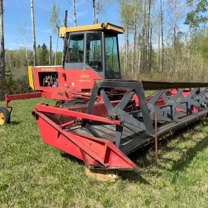 1984 Versatile 4400 Swather, 24' Header