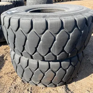 (2) Bridgestone 23,5 R25 Loader Tires