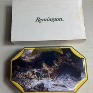 Remington Collector Bullet Knife in Tin