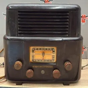 Vintage Stewart Warner R521 Radio. Untested.