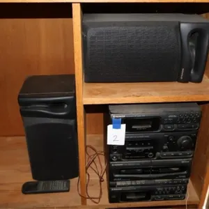 Pioneer Stereo with Speakers