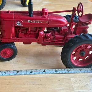 Farmall Super TA diecast