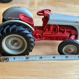 Ford 8 N diecast