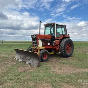 1979 International 986 2WD Tractor