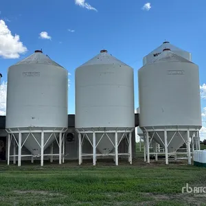 Friesen +/- 1800 bu Smooth Wall Hopper Grain Bin