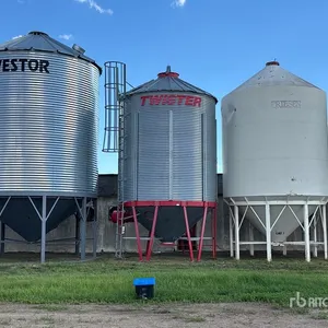 Twister +/- 2350 bu 5 Ring Hopper Grain Bin
