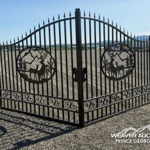 BI-PARTING DECORATIVE METAL GATES
