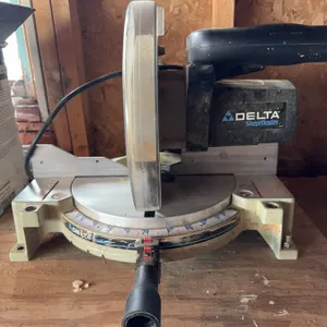 Delta Shopmaster saw, tested and confirmed working. Suitable for various woodworking and cutting tas