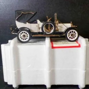 Franklin Mint diecast 1912 Packard Victoria car