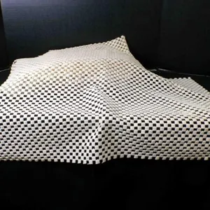 9 White mesh-like gripping liners