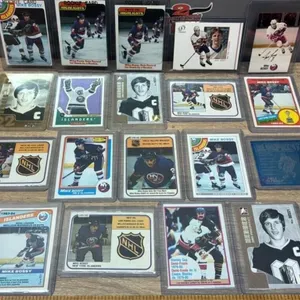 19 Mike Bossy Hockey Cards *SC. Unknown