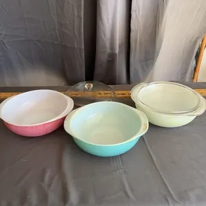 Vintage Pyrex Pastel Milk Glass Nesting Bowls With