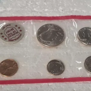 1 1/2 1972 MINT SETS