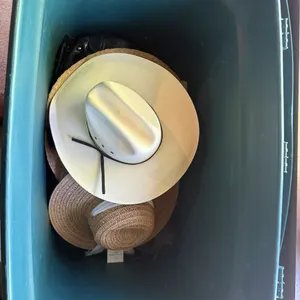 Tote with hats