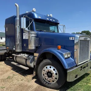 2010 Freightliner Conventional Classic 120 Semi Truck