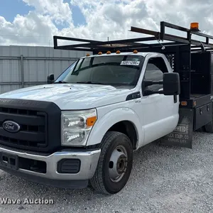 2016 Ford F350 Super Duty utility bed pickup truck