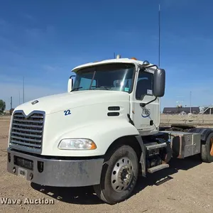 2012 Mack CXU613 semi truck