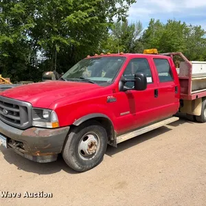2004 Ford F350 Super Duty Crew Cab flatbed pickup truck