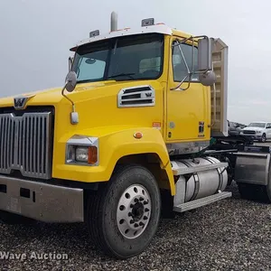 2016 Western Star 4700 semi truck