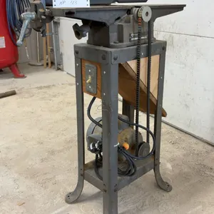 Rockwell Beaver 6" Jointer on Steel Stand with Belt-Driven Motor