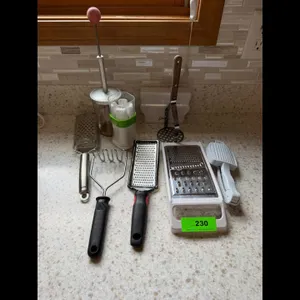 Mixed lot of Kitchen Utensils