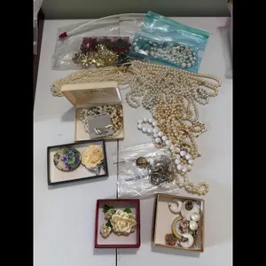 Mixed lot of Vintage Costume Jewelry