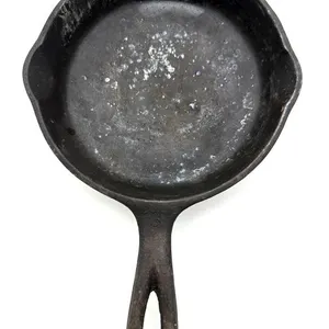 Wagner Ware No 3 Cast Iron Skillet 
- 6.5� x 10�